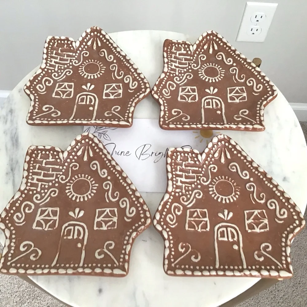 Pottery Barn Gingerbread House Plates Set Of Four New In Box